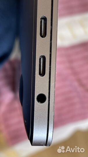 Apple MacBook Pro 15 2016 512 ssd i7 Radon Pro 455
