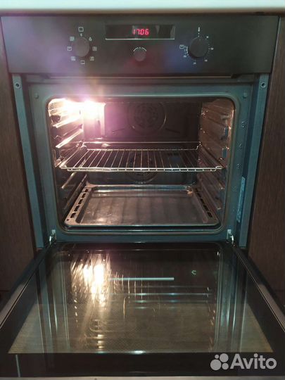 Встраиваемый духовой шкаф Samsung