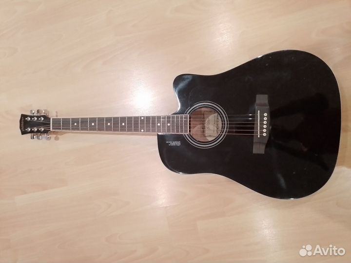 Акустическая гитара 