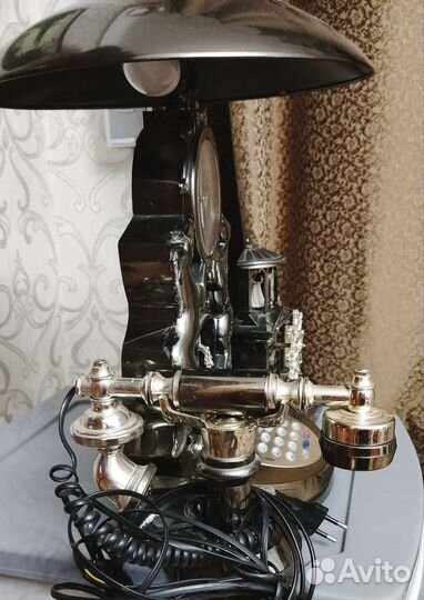 Настольная лампа-часы-телефон