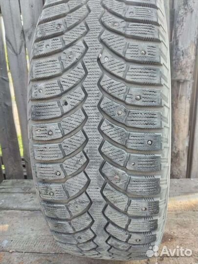 Bridgestone Blizzak Spike-01 225/65 R17 106