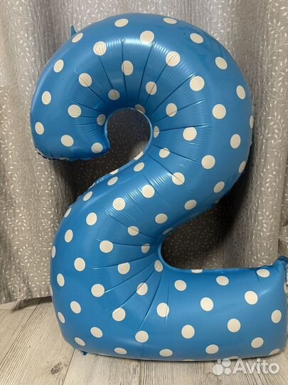 Цифра 2 из фольги на день рождения