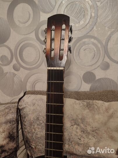 Акустическая гитара