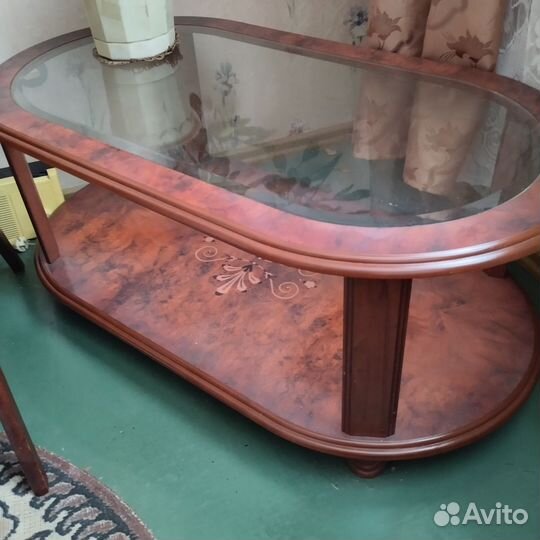 Журнальный столик со стеклом