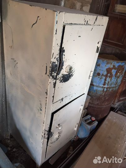 Сейф металлический