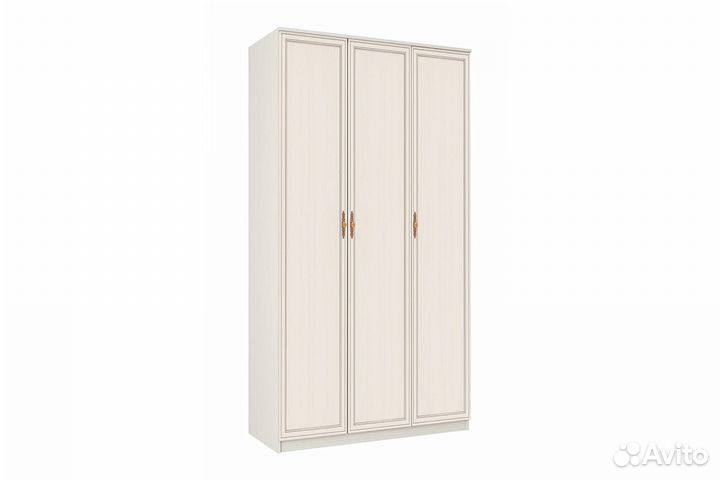 Шкаф трехдверный 