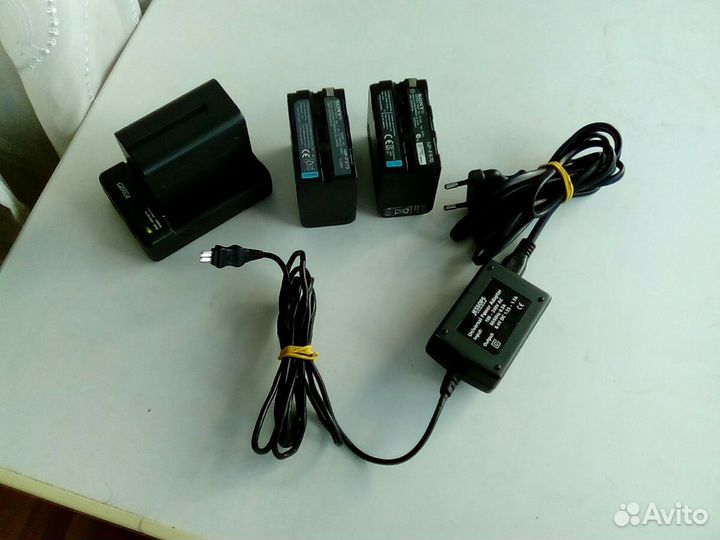 Зарядное и сетевое (2 в одном).Sony 2000.2100.1.10