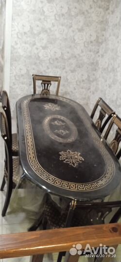 Кухонный стол и стулья комплект