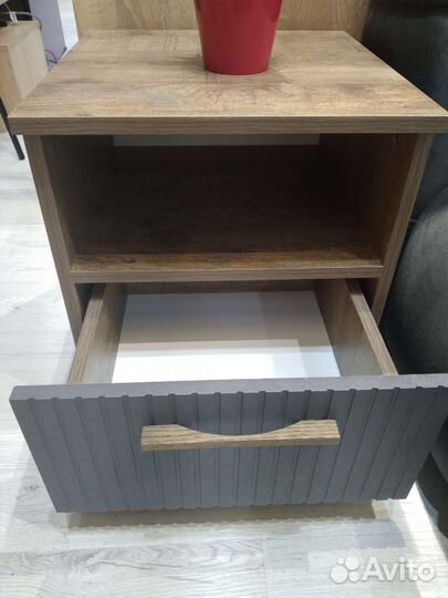 Тумба прикроватная