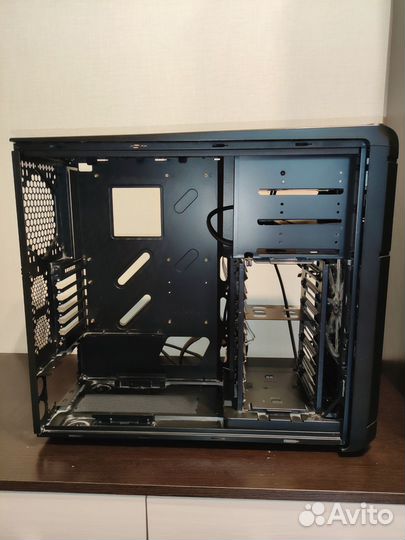 Продам компьютерный корпус Thermaltake Element G