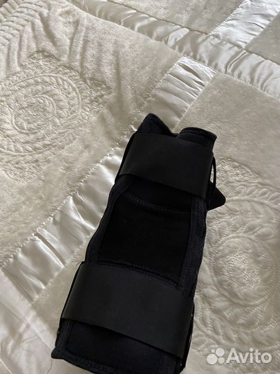 Бандаж на колено (наколенник)