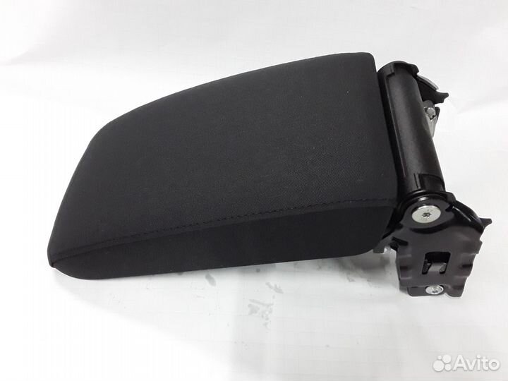 Подлокотник VW Golf,Jetta 1K0864207Е ufp