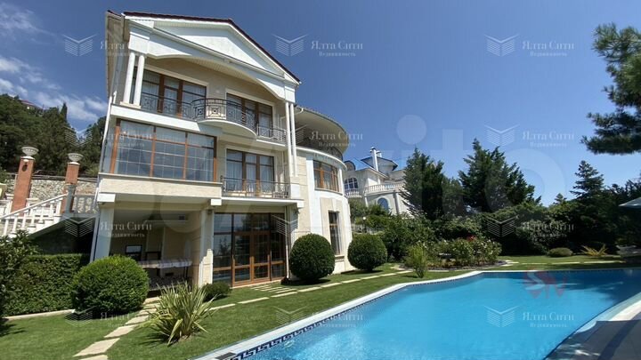 Дом 530 м² на участке 10 сот.