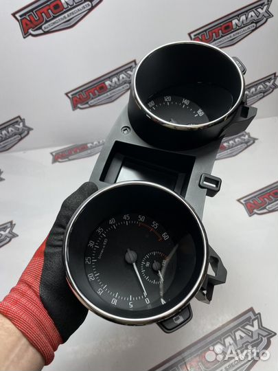 Панель приборов в милях Skoda Yeti 2012