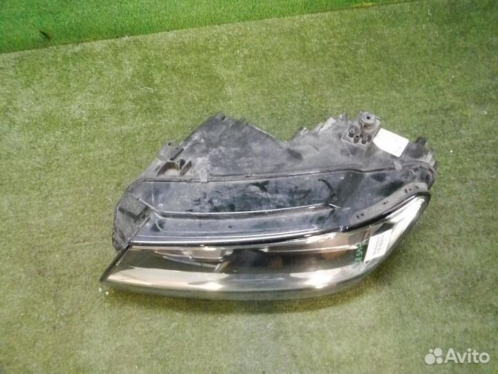 Фара левая Volkswagen Tiguan