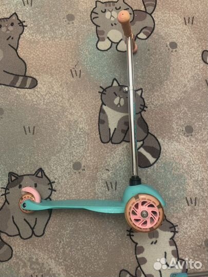 Самокат трехколесный