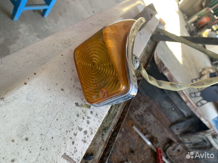 Детали автомобиля волга поворотник и колпаки