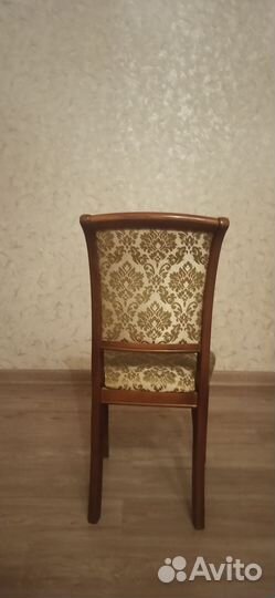 Стол и стулья