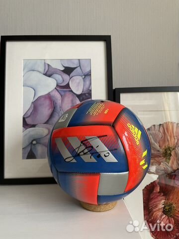 Мяч с автографом Месси
