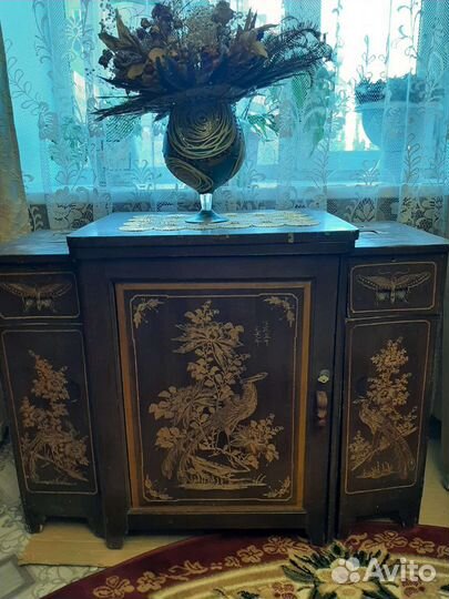 Старинная швейная машинка