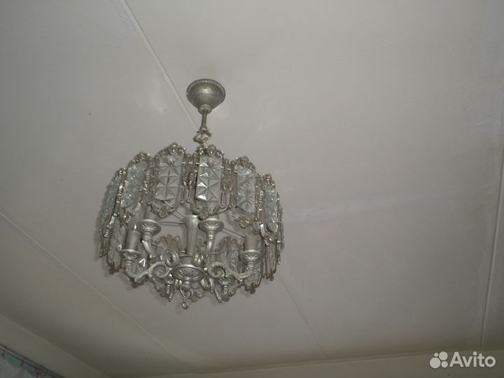 Люстры, лампа, фонарь