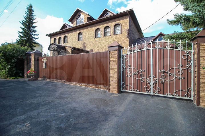 Дом 360 м² на участке 15 сот.