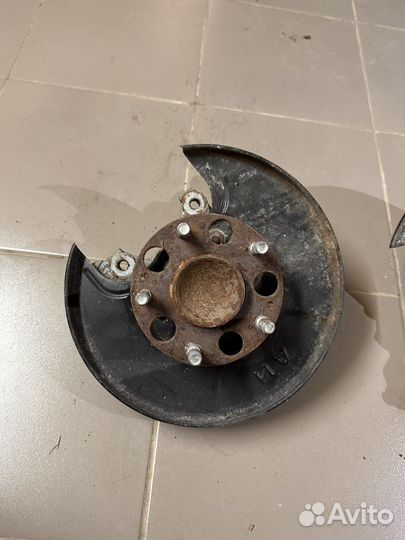 Ступица, кулак в сборе задние на honda civic 4D