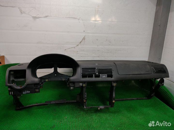 Торпедо Volkswagen Golf 4 2002