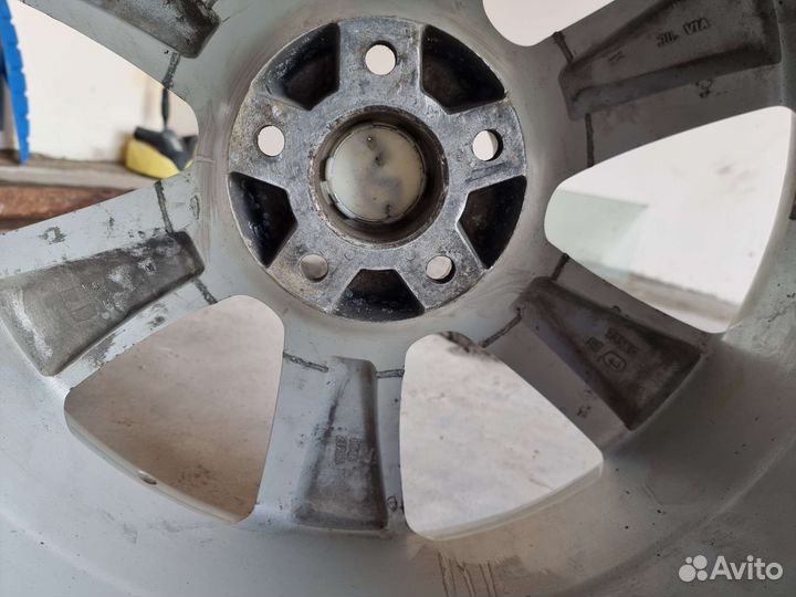 Диск литой R21