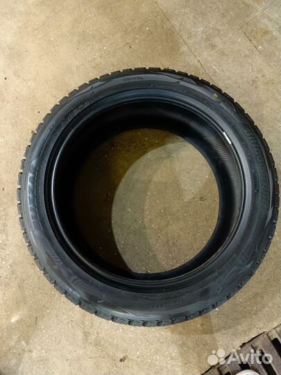 Bridgestone Blizzak DM-V2 285/45 R22 110T