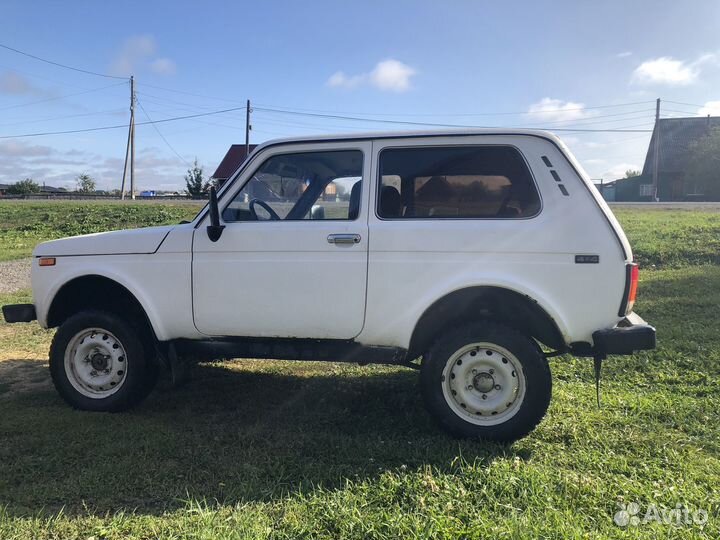 LADA 4x4 (Нива) 1.7 МТ, 2003, 200 000 км
