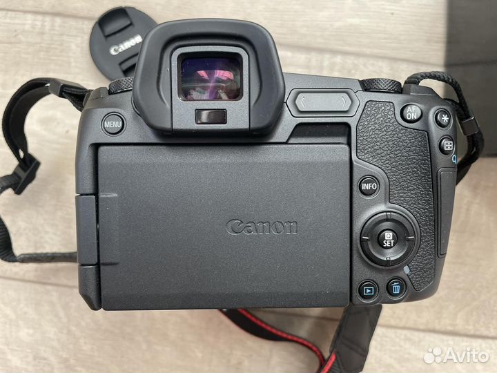Беззеркальный фотоаппарат Canon EOS R