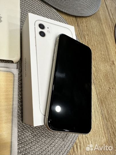 Телефон iPhone 11