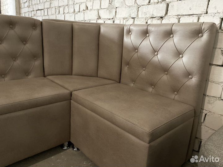 Кухонный мягкий уголок