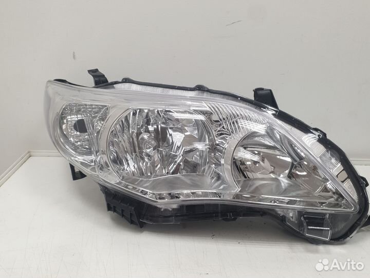 Правая фара Toyota corolla 10-12