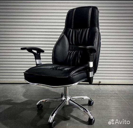 Офисное кресло для руководителя новое