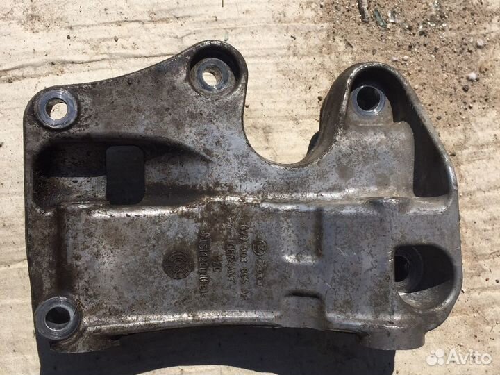 Кронштейн генератора Ауди Q7