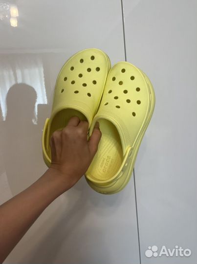 Сандалии Crocs Sarah Clog