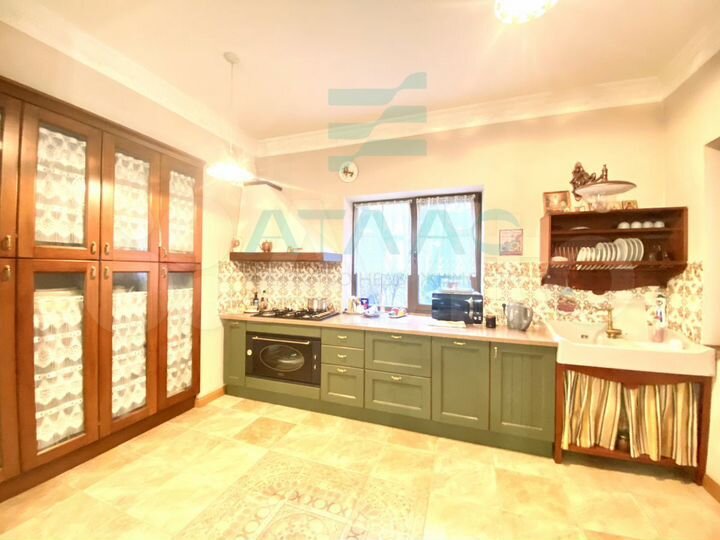 Дом 198,7 м² на участке 8 сот.