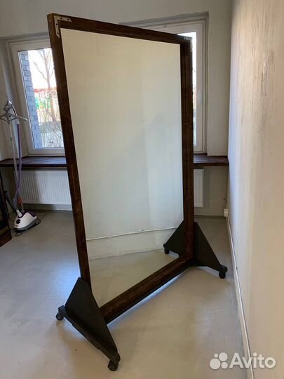 Зеркало напольное в деревянной раме