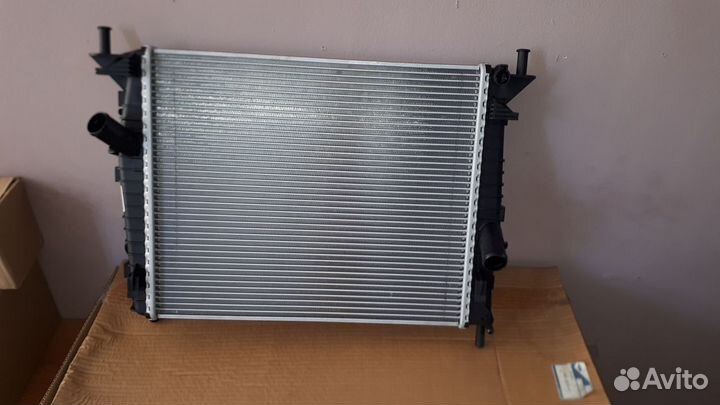 Радиатор охлаждения Форд Фокус 2