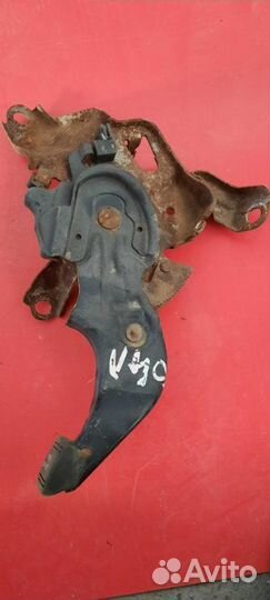 Педаль стояночного тормоза Toyota Camry XV40