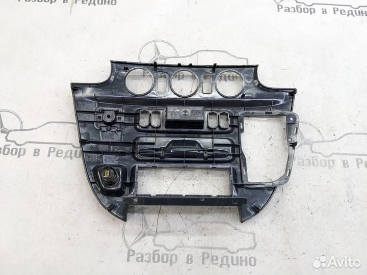 Накладка торпеды w901 Sprinter 611.981