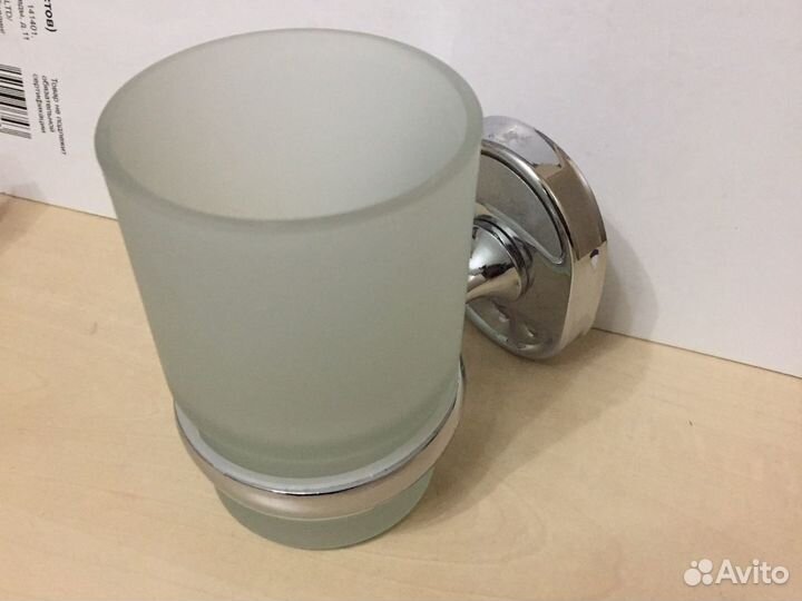 Стакан в ванную с держателем
