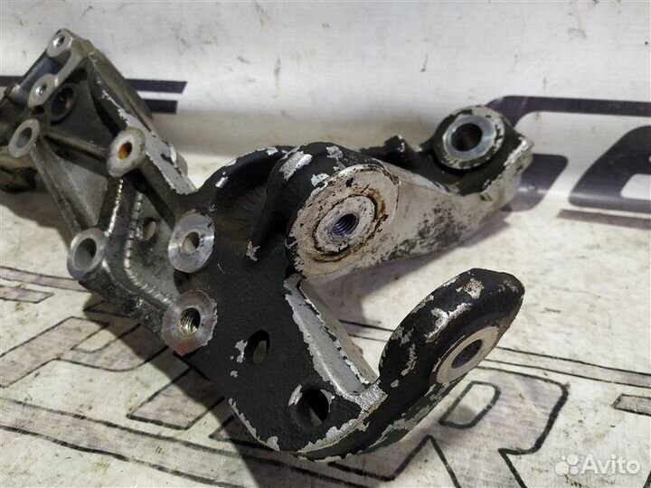 Крепление рычага подвески переднее правое Audi A3