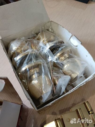 Комплект дверных ручек и петли