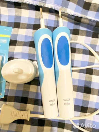 Электрическая зубая щетка Oral- B(2 штуки)