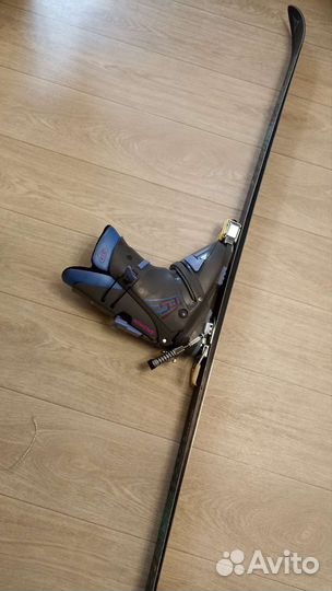 Горнолыжные ботинки и лыжи в комплекте