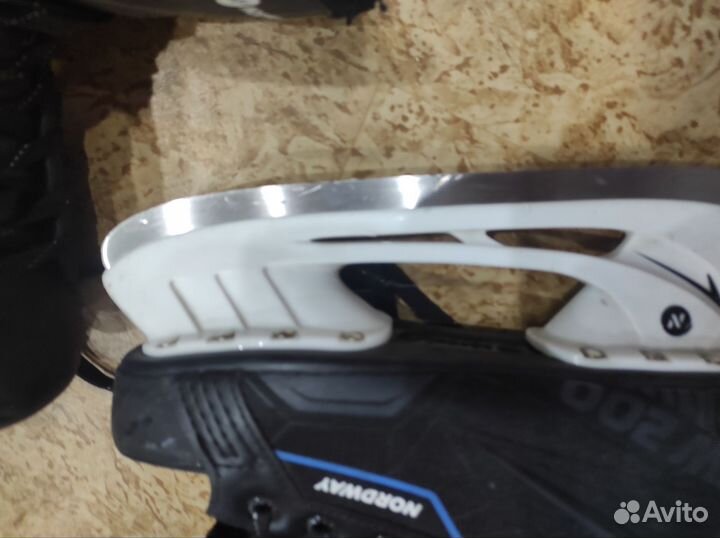 Коньки хоккейные 40 размер