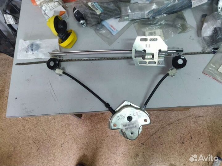 Стеклоподъемник механический левый задний Калина